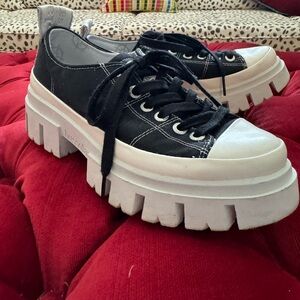 Bussola lug sole sneakers. Fab look. Size 7.5